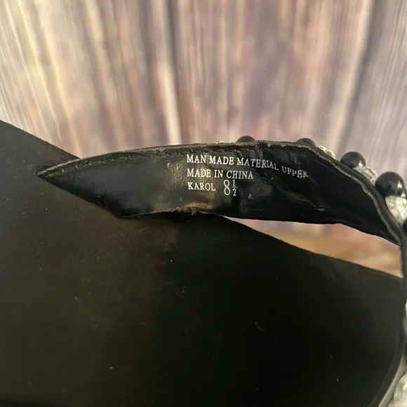 Yellow box Sandals- Size 8.5 - Picture 5 of 5